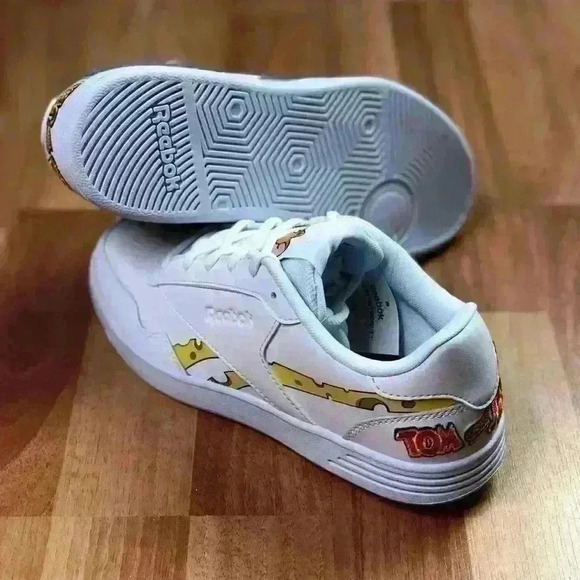 💰HUGE CLEARANCE SALE 💰 Reebok Tom & Jerry Furry Fluffy Womens Shoes - Picture 13 of 14